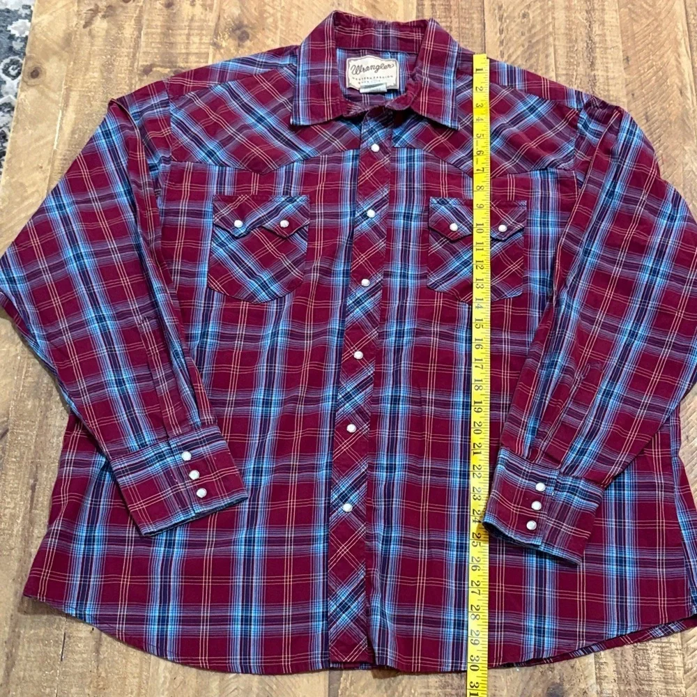 Wrangler Men's Burgundy and Blue Plaid Western Fashion Snap Shirt
